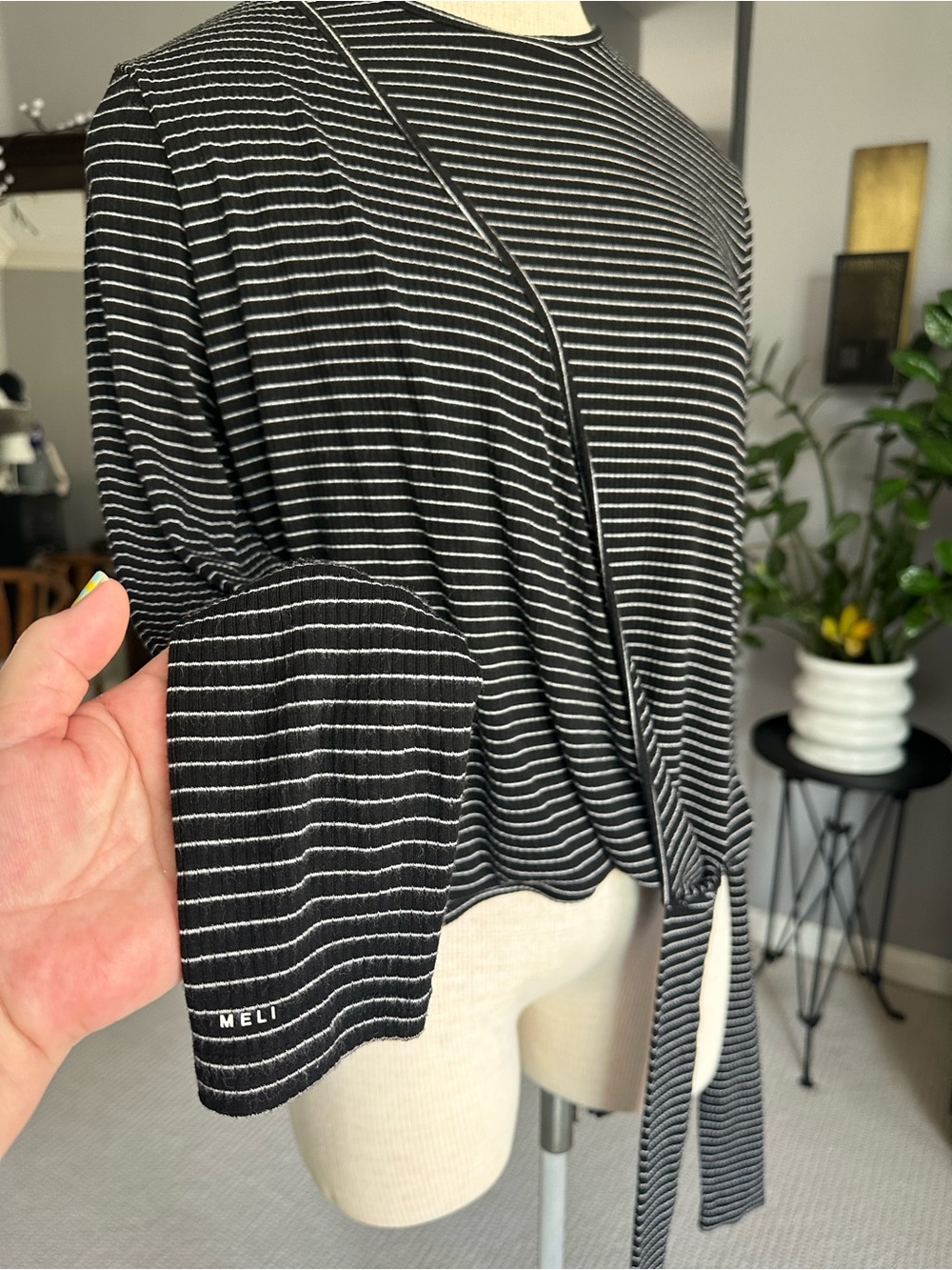 MELI Striped Long-Sleeve Tie-Side Top black and White size large - Picture 7 of 12